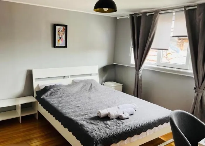 Typique Gare Flandre Centre شقة