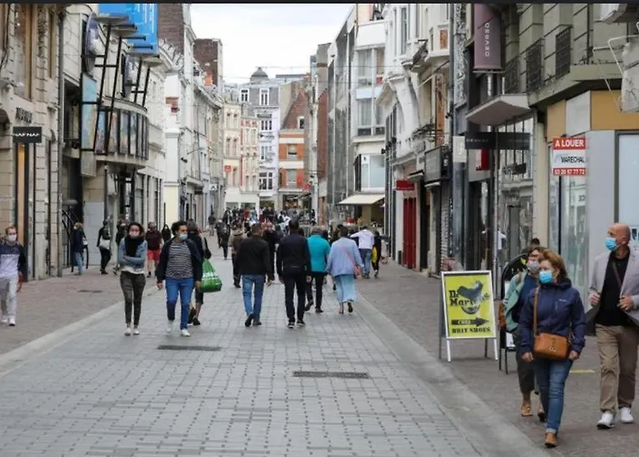 Typique Gare Flandre Centre شقة