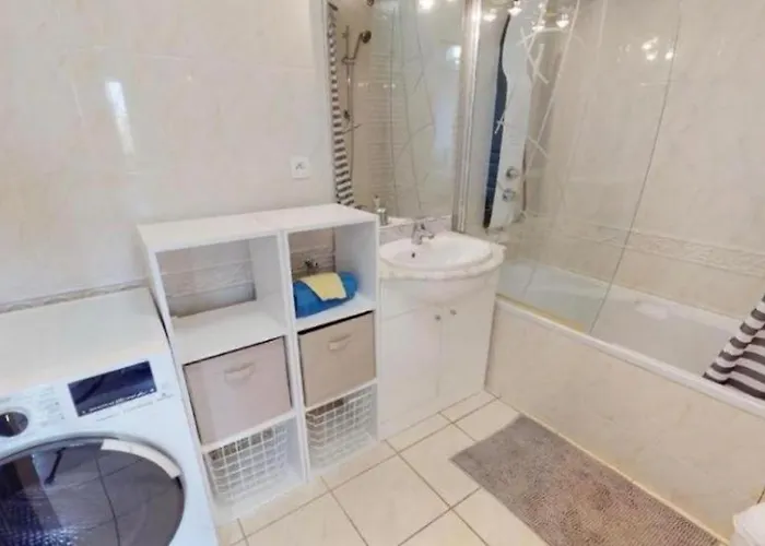 Typique Gare Flandre Centre * ليل